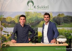 De broers Daan en Niels Sukkel van de Boomkwekerij K. Sukkel waren ook present op de beurs en stonden iedereen te woord die interesse had in met name hun Spillen, want dat is hun hoofdproduct.